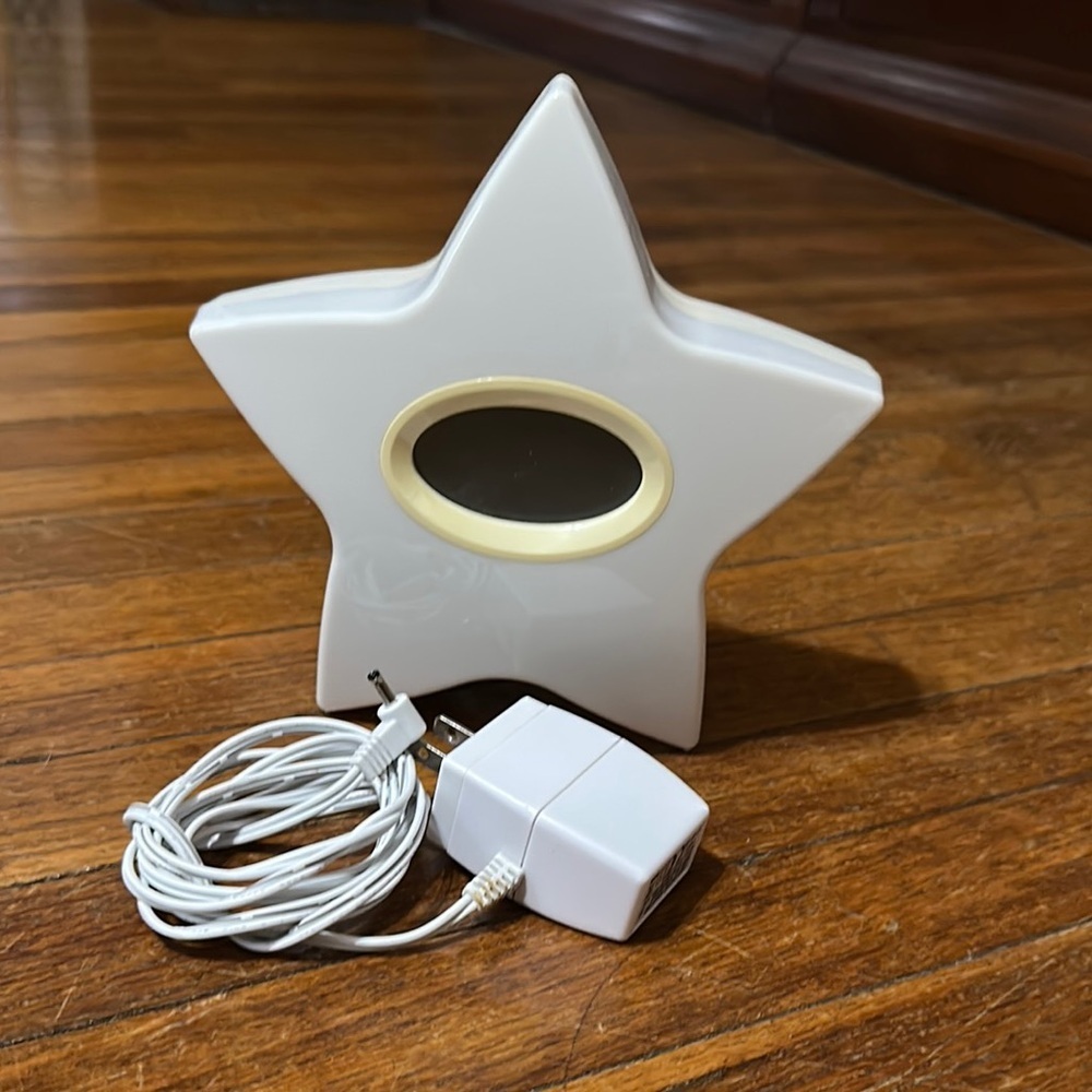 Aden + Anais Serenity Star 5-in-1 Clock/Sound Machine